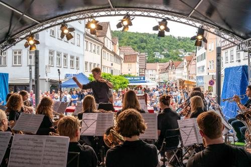 Auftritt der Stadtkapelle Künzelsau auf der Bühne