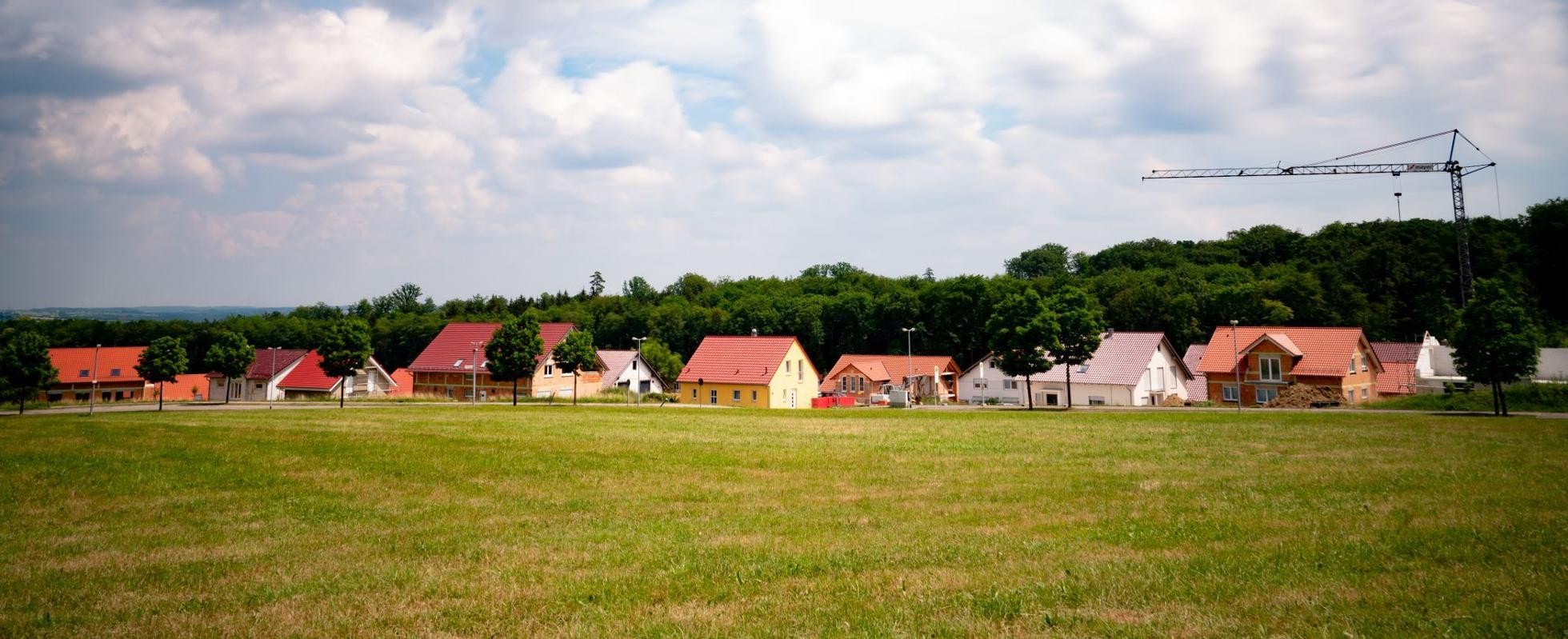 Baugebiete in Künzelsau. Foto Olivier Schniepp. Häuser in einem Neubaugebiet.