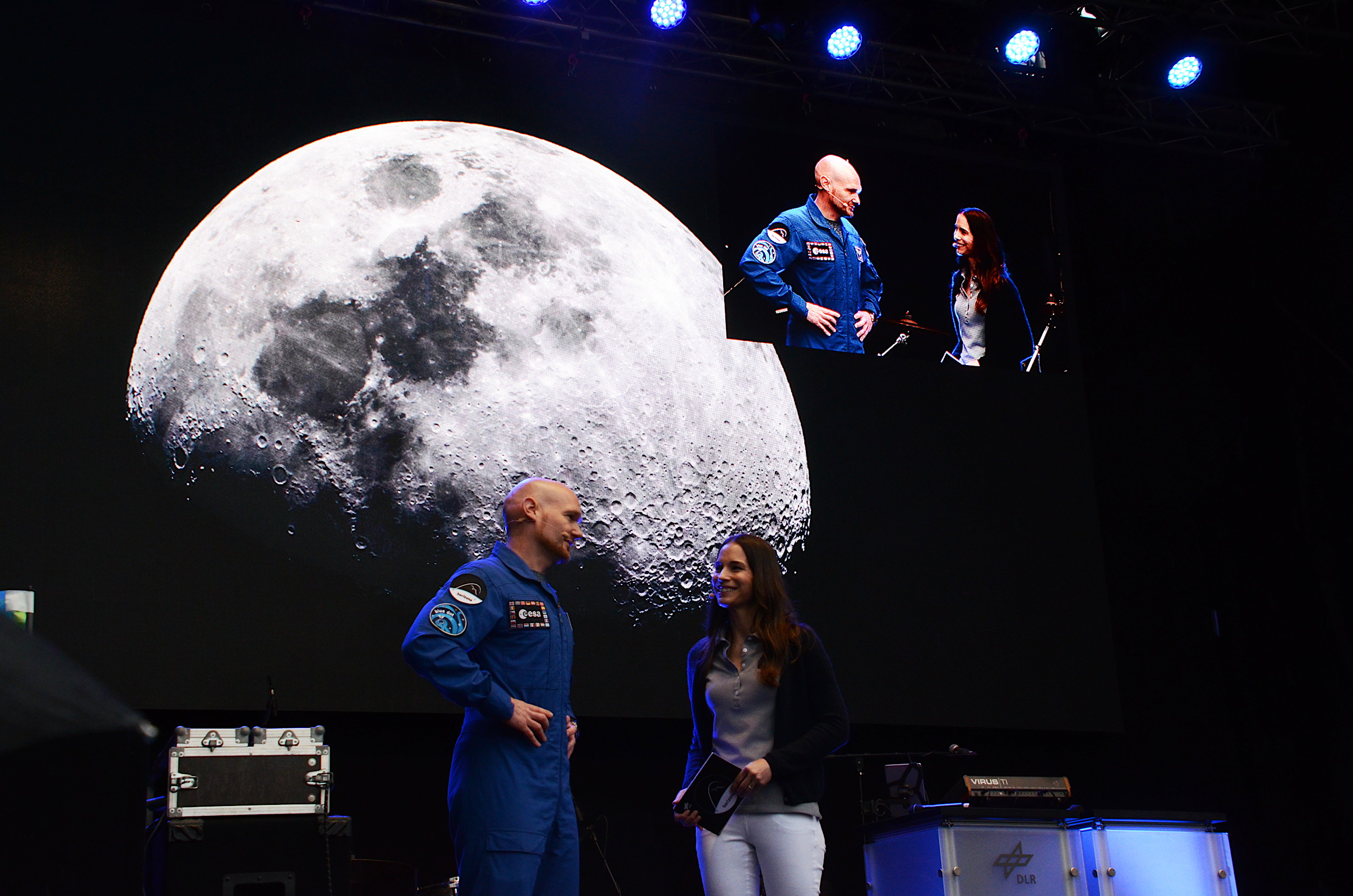 Weltraum.von Foto Frank Lutz. Zur Seite Weltraum.